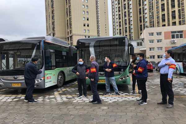 中共鄭州赫喆文化傳播有限公司黨支部開展“疫情防控常態(tài)化，為公共交通助力”志愿服務(wù)實(shí)踐活動(dòng)