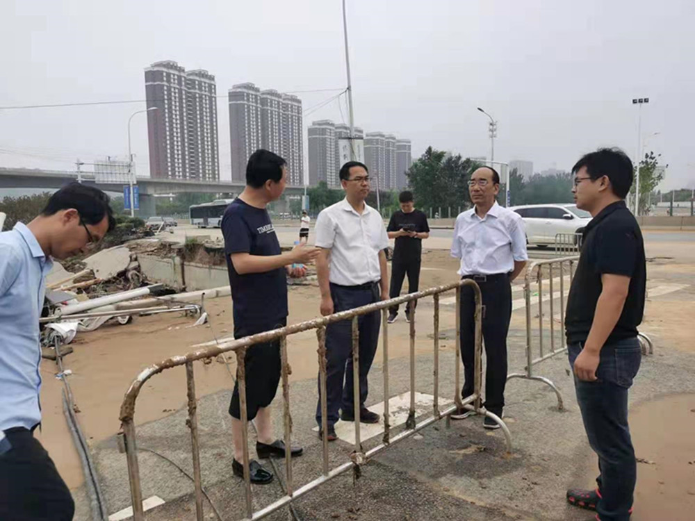 集團公司黨委書記、董事長、總經(jīng)理秦廣遠赴市政項目檢查指導災后恢復重建工作