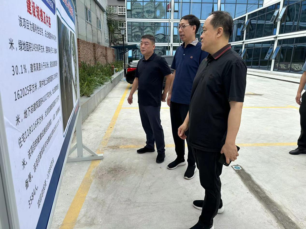集團(tuán)公司黨委委員、副總經(jīng)理張巖到孫八砦城中村改造項(xiàng)目調(diào)研項(xiàng)目建設(shè)工作