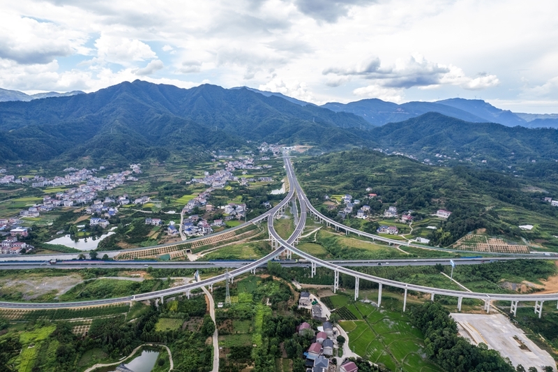 確保基本實現(xiàn)社會主義現(xiàn)代化取得決定性進展 ——寫在黨的二十屆四中全會召開之際